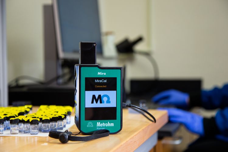 Handheld 785 nm Raman applications: Cutting edge material ID capabilities in your pocket